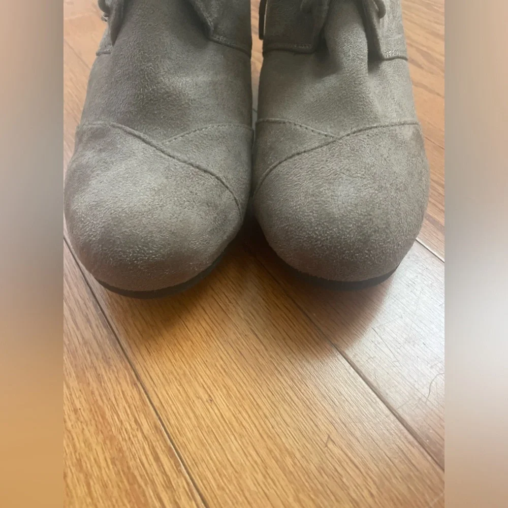 Unbranded lace up